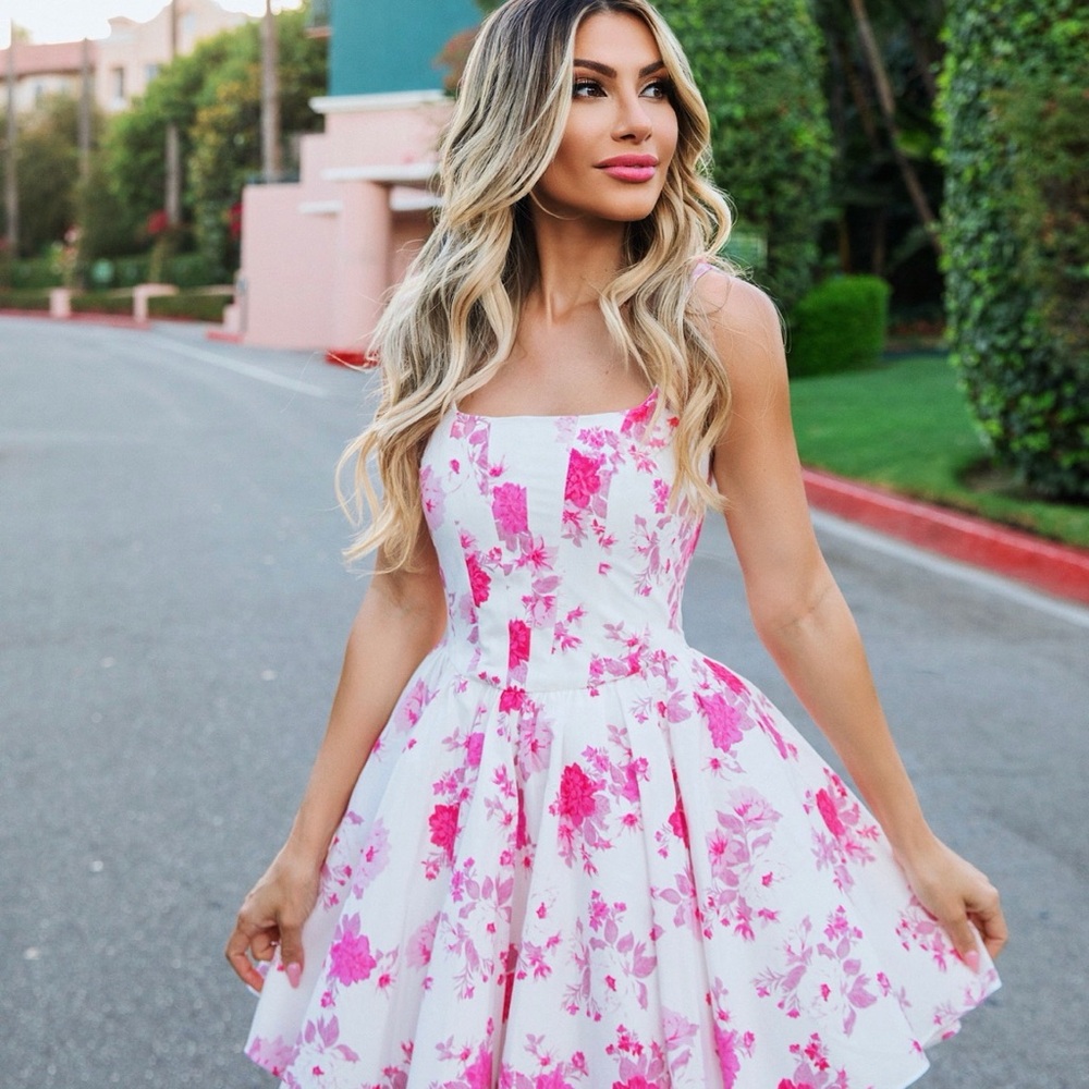 Chic Floral Mini Dress in Pink